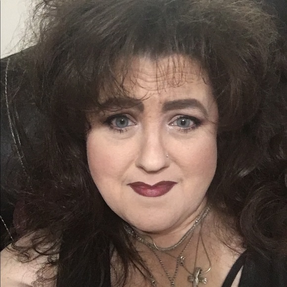 Meet your Posher, Lisa - Picture 2 of 4